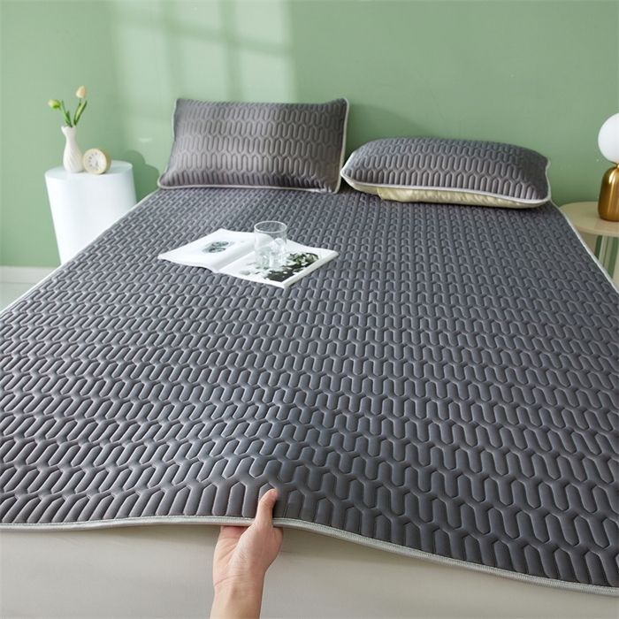 91家纺网 家纺一手货源 找家纺 雯豆2025夏季新品0.4乳胶凉席平铺款三件套凉感丝席梦思床罩 乳胶凉席-轻奢灰