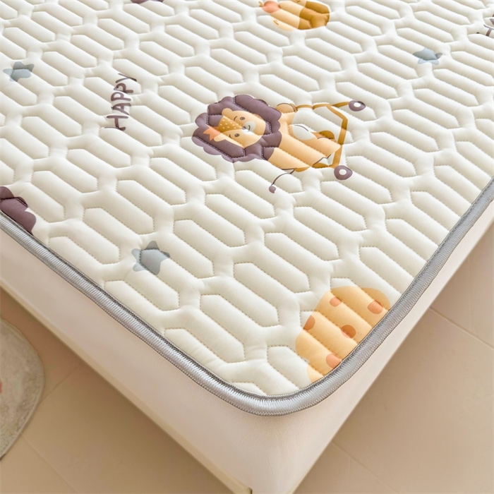 91家纺网 家纺一手货源 找家纺 雯豆2025夏季新品0.4乳胶凉席平铺款三件套凉感丝小清新印花席梦思床罩 乳胶凉席-小狮子