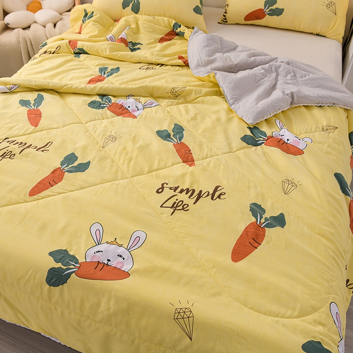 91家纺网 家纺一手货源 找家纺 鑫贝阳 2025新款亲肤水洗棉小花边印花夏被 萝卜兔