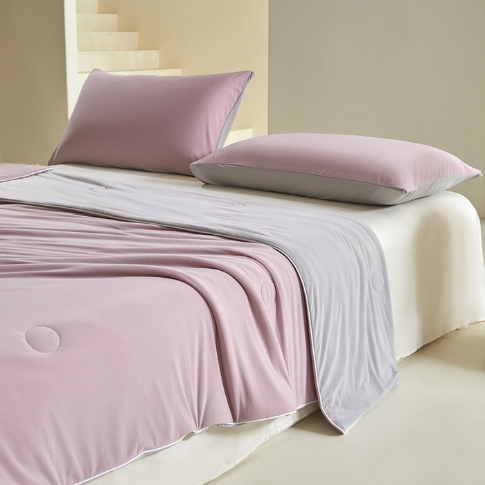 91家纺网 家纺一手货源 找家纺 金爱家2025新款A类高品质冰冰凉雪花冰感凉皮双面加倍透气孔氨纶凉感夏被 冰感凉皮-芋紫灰（加倍透气）