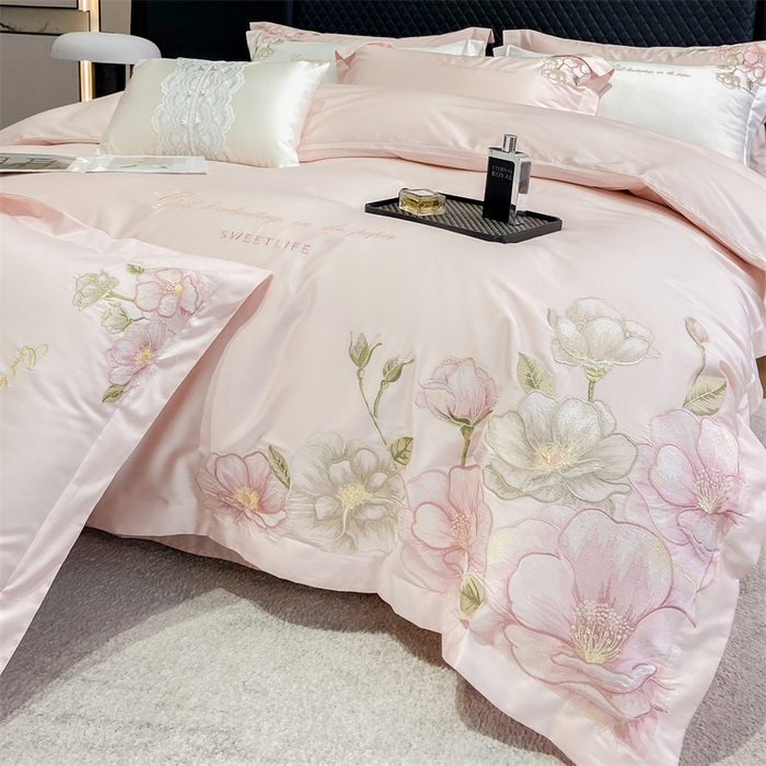 91家纺网 家纺一手货源 找家纺 绒棉世家 2025新款100支贡缎长绒棉刺绣工艺款四件套 花曼-粉