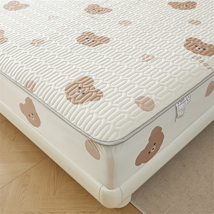 91家纺网 家纺一手货源 找家纺 雯豆2025夏季新品0.4乳胶凉席床笠款三件套凉感丝印花纯色床罩 乳胶床笠-小熊仔1