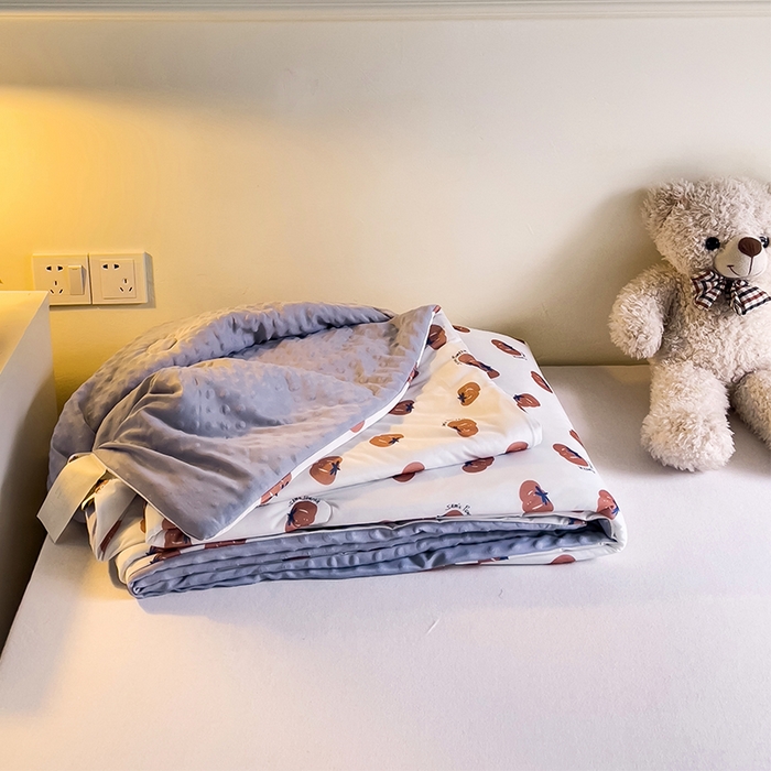 91家纺网 家纺一手货源 找家纺 绒梦里 2025新款A类小凉皮凉感冰豆豆夏被空调被 南瓜小梦