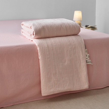 一加一 2025新款水洗色织提花全棉三层纱无印风蚕蛹蛋白夏被四件套 元气淘气粉