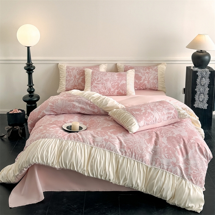 91家纺网 家纺一手货源 找家纺 一左一右2025春夏新款法式少女风数码印花褶皱花边水洗棉磨毛四件套 浪漫少女-粉