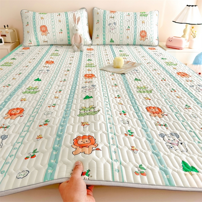 91家纺网 家纺一手货源 找家纺 雯豆2025夏季新品0.4乳胶凉席平铺款三件套凉感丝小清新印花席梦思床罩 乳胶凉席-动物聚会