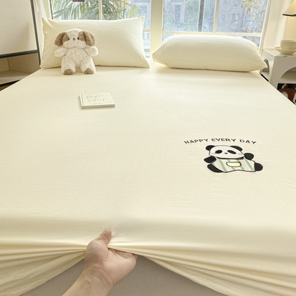 莱通家纺 2025新款新疆纯色绣花床笠 熊宝-奶昔白