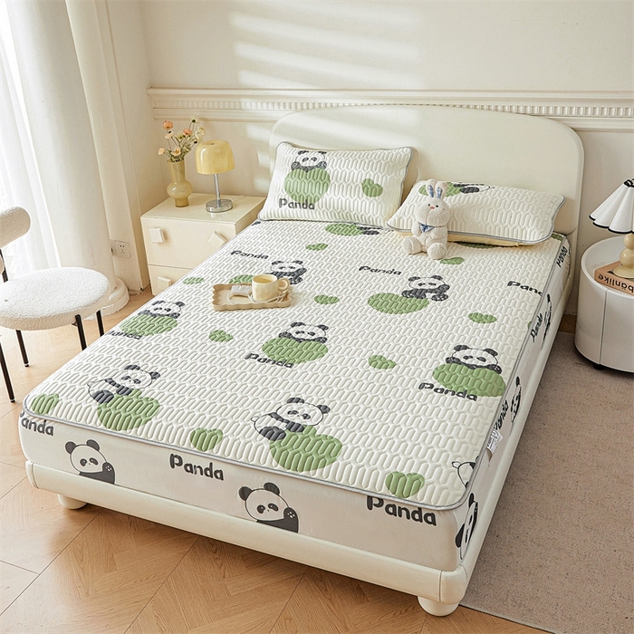 91家纺网 家纺一手货源 找家纺 雯豆2025夏季新品0.4乳胶凉席床笠款三件套凉感丝印花纯色床罩 乳胶床笠-幸福小熊