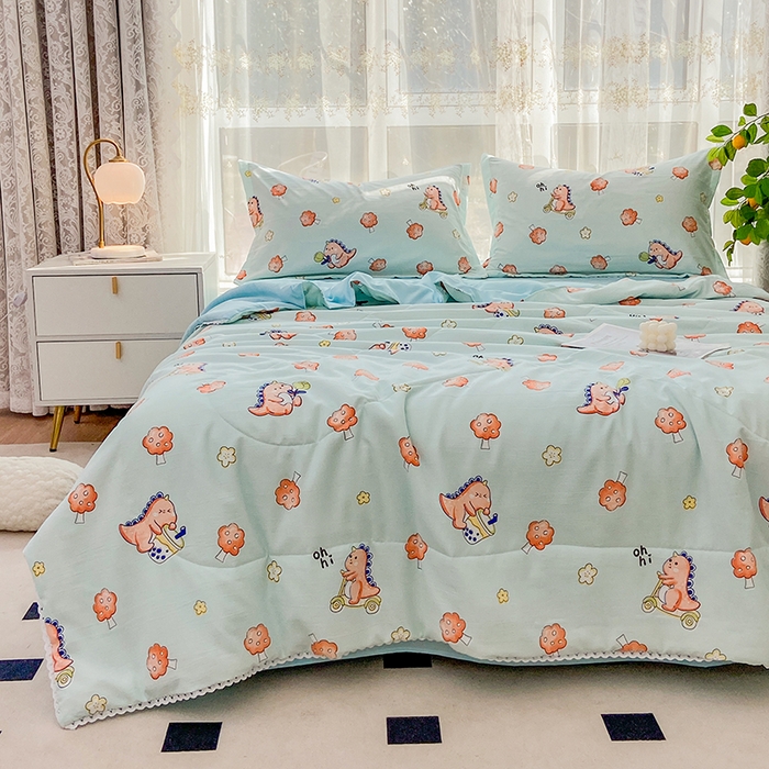 91家纺网 家纺一手货源 找家纺 鑫贝阳 2025新款亲肤水洗棉小花边印花夏被 小恐龙