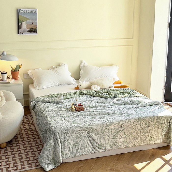 91家纺网 家纺一手货源 找家纺 绒梦里 2025新款A类小凉皮凉感冰豆豆夏被空调被 绿茵