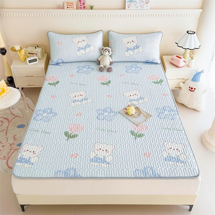 91家纺网 家纺一手货源 找家纺 雯豆2025夏季新品0.4乳胶凉席平铺款三件套凉感丝小清新印花席梦思床罩 乳胶凉席-元气满满