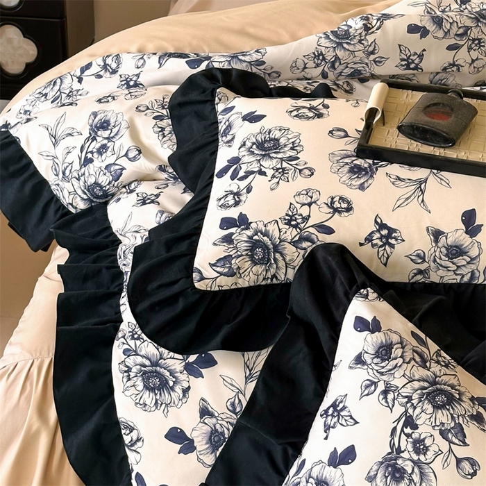 91家纺网 家纺一手货源 找家纺 一左一右2025春夏新款数码印花法式复古花边磨毛水洗棉四件套 安纳西-蓝