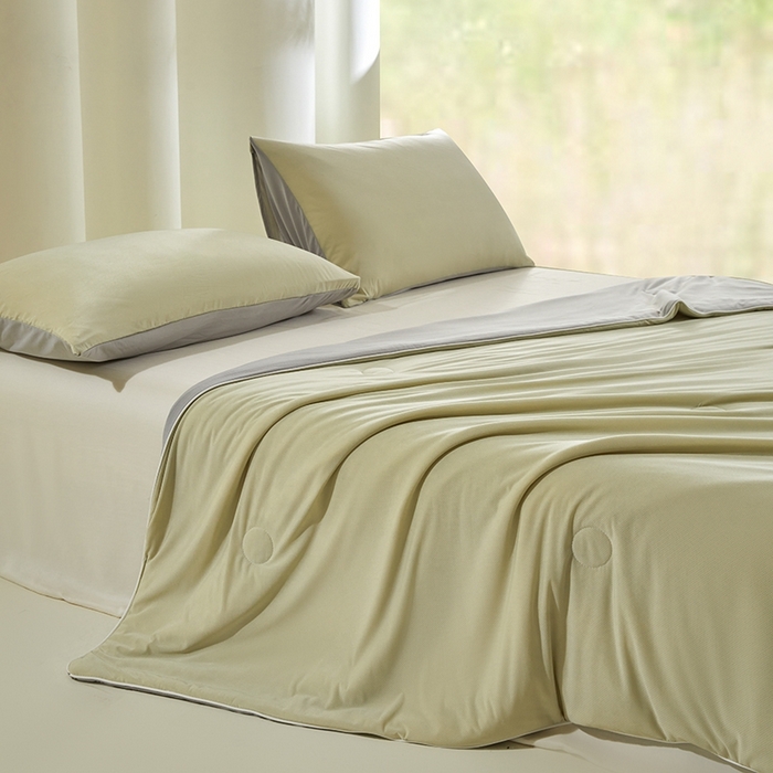 91家纺网 家纺一手货源 找家纺 金爱家2025新款A类高品质冰冰凉雪花冰感凉皮双面加倍透气孔氨纶凉感夏被 冰感凉皮-青石绿灰（加倍透气）