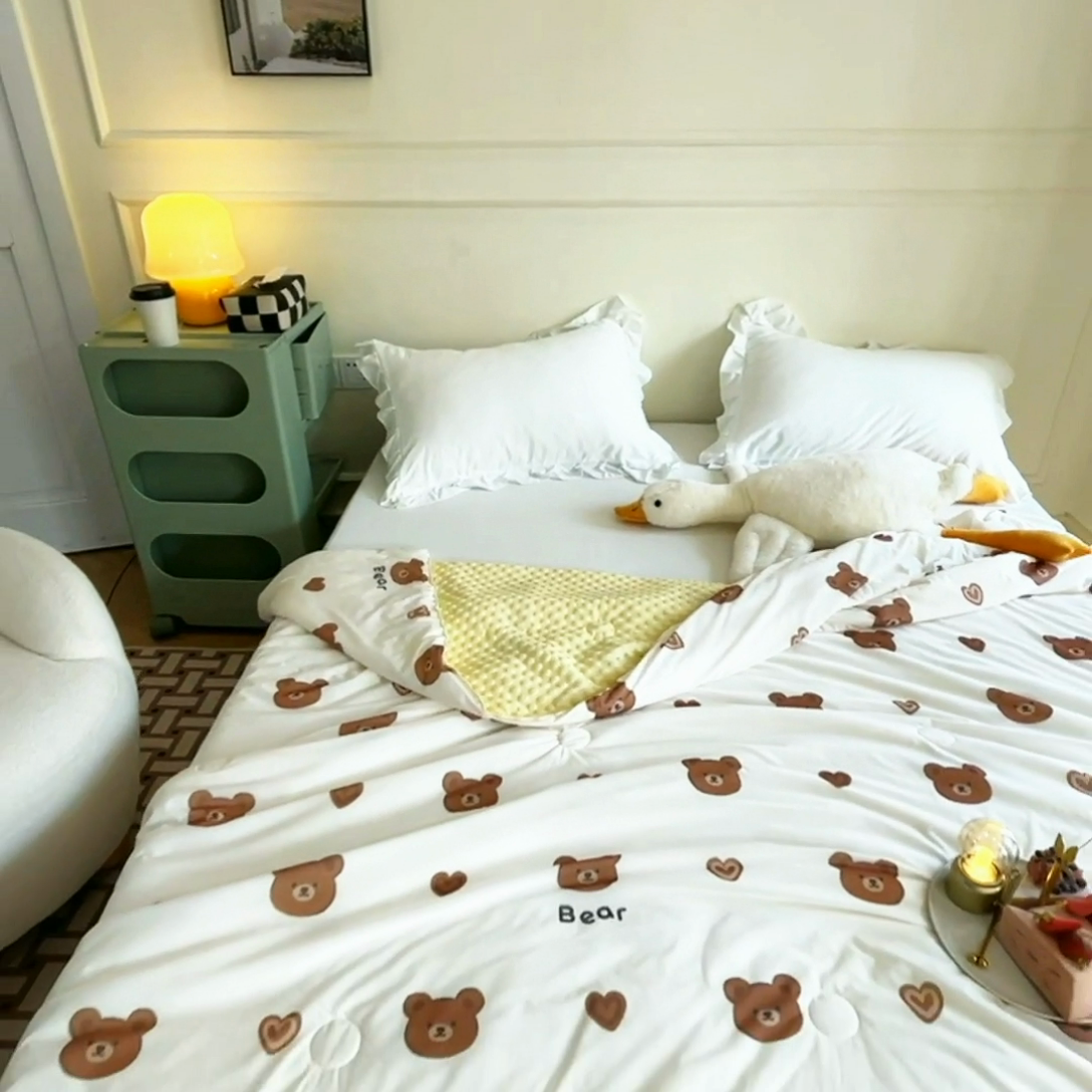 91家纺网 家纺一手货源 找家纺 绒梦里 2025新款A类小凉皮凉感冰豆豆夏被空调被 爱心熊