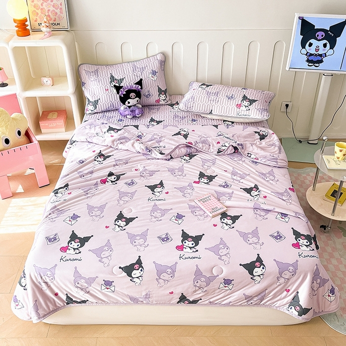 91家纺网 家纺一手货源 找家纺 金爱家2025新款A类三丽鸥高品质可组合凉感丝乳胶席牛奶丝针织棉软糯夏被四件套 乳胶席-紫色梦幻库洛米