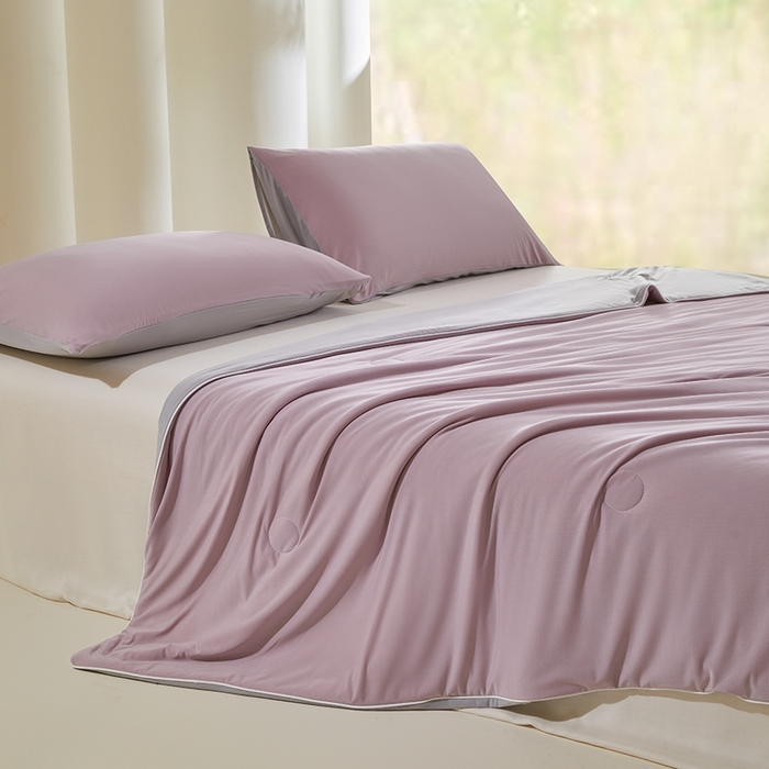 91家纺网 家纺一手货源 找家纺 金爱家2025新款A类高品质冰冰凉雪花冰感凉皮双面加倍透气孔氨纶凉感夏被 冰感凉皮-芋紫灰（加倍透气）