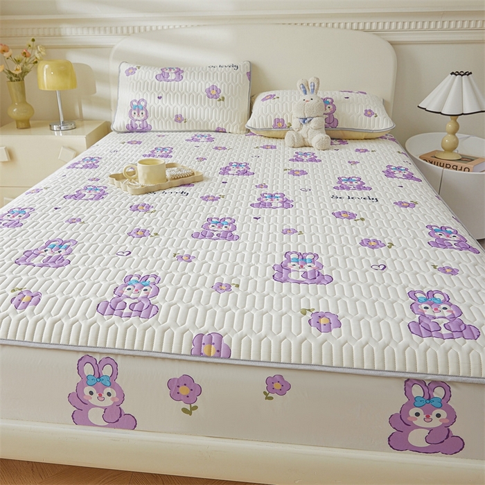 91家纺网 家纺一手货源 找家纺 雯豆2025夏季新品0.4乳胶凉席床笠款三件套凉感丝印花纯色床罩 乳胶床笠-妮娜兔