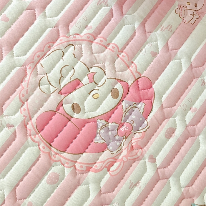 91家纺网 家纺一手货源 找家纺 金爱家2025新款A类三丽鸥高品质可组合凉感丝乳胶席牛奶丝针织棉软糯夏被四件套 乳胶席-粉粉美乐蒂