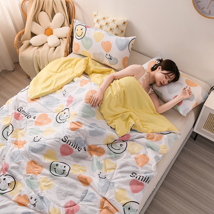 91家纺网 家纺一手货源 找家纺 鑫贝阳 2025新款亲肤水洗棉小花边印花夏被 爱心笑脸