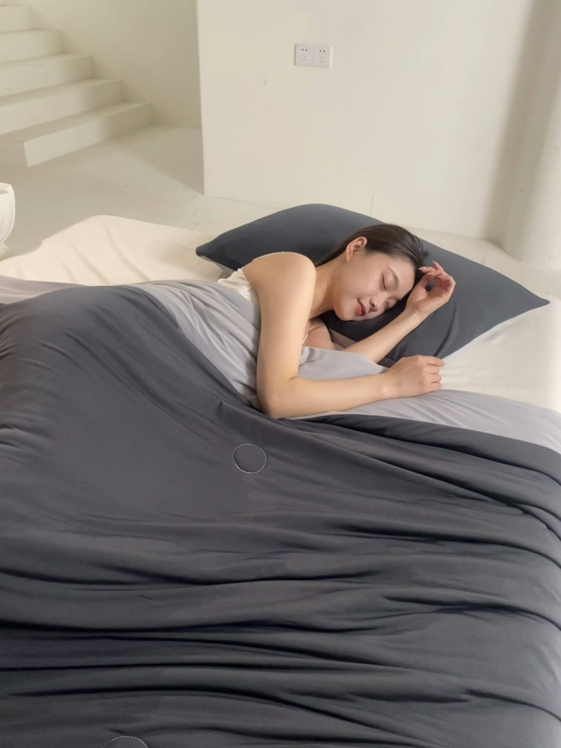 91家纺网 家纺一手货源 找家纺 金爱家2025新款A类高品质冰冰凉雪花冰感凉皮双面加倍透气孔氨纶凉感夏被 冰感凉皮-高级灰（加倍透气）