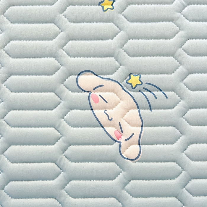 91家纺网 家纺一手货源 找家纺 金爱家2025新款A类三丽鸥高品质可组合凉感丝乳胶席牛奶丝针织棉软糯夏被四件套 乳胶席-可爱玉桂狗