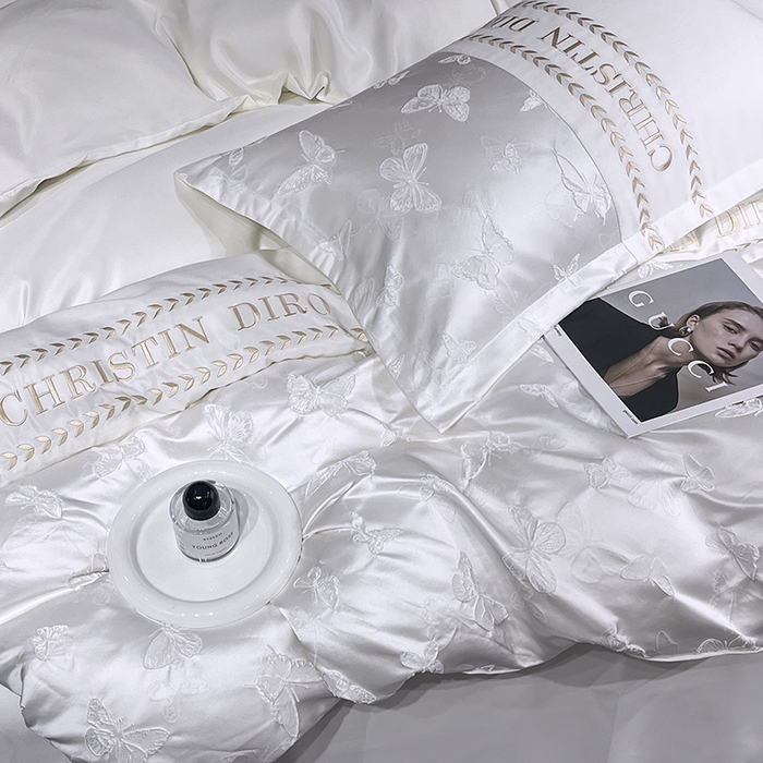 91家纺网 家纺一手货源 找家纺 艾米家居 2025新款轻奢浮雕系列水洗真丝凉感丝四件套 珍珠白蝴蝶花