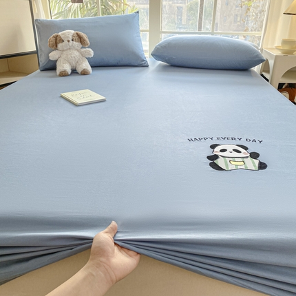 莱通家纺 2025新款新疆纯色绣花床笠 熊宝-天空蓝