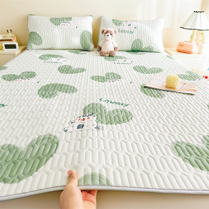 91家纺网 家纺一手货源 找家纺 雯豆2025夏季新品0.4乳胶凉席平铺款三件套凉感丝小清新印花席梦思床罩 乳胶凉席-夏日小狗