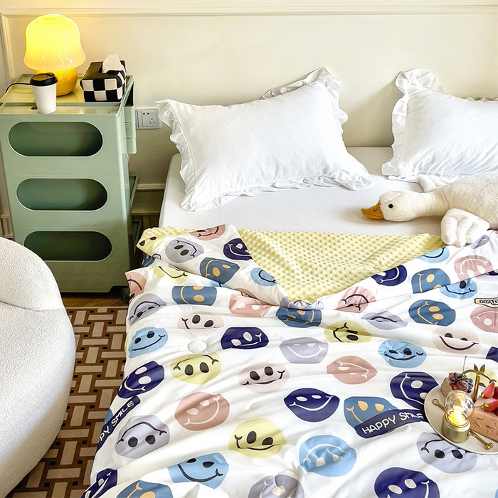 91家纺网 家纺一手货源 找家纺 绒梦里 2025新款A类小凉皮凉感冰豆豆夏被空调被 快乐笑脸