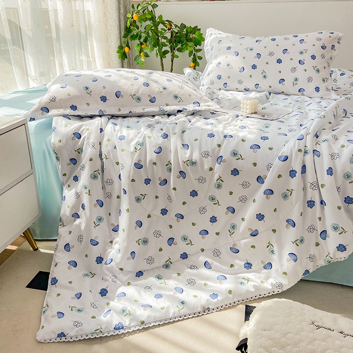 91家纺网 家纺一手货源 找家纺 鑫贝阳 2025新款亲肤水洗棉小花边印花夏被 蘑菇森林