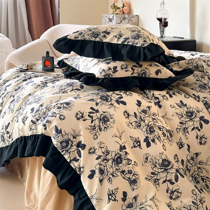 91家纺网 家纺一手货源 找家纺 一左一右2025春夏新款数码印花法式复古花边磨毛水洗棉四件套 安纳西-蓝