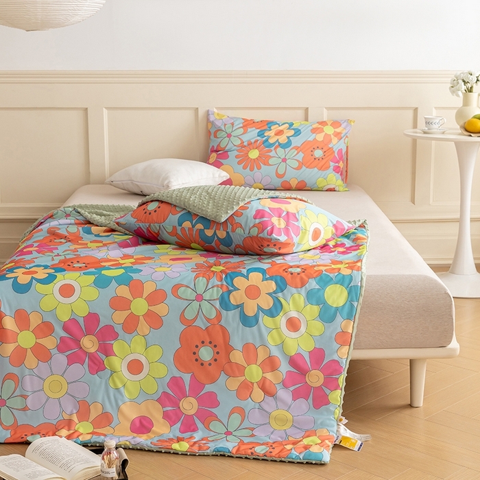 91家纺网 家纺一手货源 找家纺 绒梦里 2025新款A类小凉皮凉感冰豆豆夏被空调被 七彩花儿