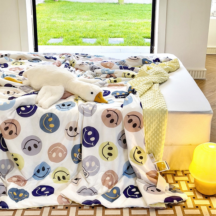 91家纺网 家纺一手货源 找家纺 绒梦里 2025新款A类小凉皮凉感冰豆豆夏被空调被 快乐笑脸