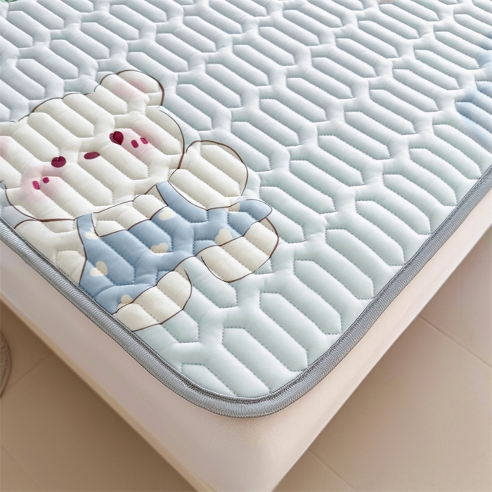 91家纺网 家纺一手货源 找家纺 雯豆2025夏季新品0.4乳胶凉席平铺款三件套凉感丝小清新印花席梦思床罩 乳胶凉席-元气满满