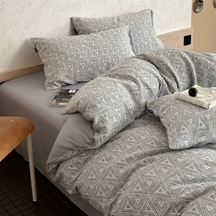 91家纺网 家纺一手货源 找家纺 宜代光年 2025新款全棉色织水洗棉大提花四件套（第一批） 岸堤-蓝灰