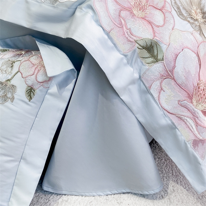 91家纺网 家纺一手货源 找家纺 绒棉世家 2025新款100支贡缎长绒棉刺绣工艺款四件套 花曼-蓝