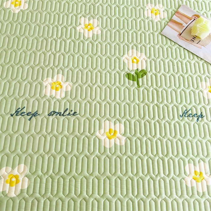 91家纺网 家纺一手货源 找家纺 雯豆2025夏季新品0.4乳胶凉席平铺款三件套凉感丝小清新印花席梦思床罩 乳胶凉席-绿茵1