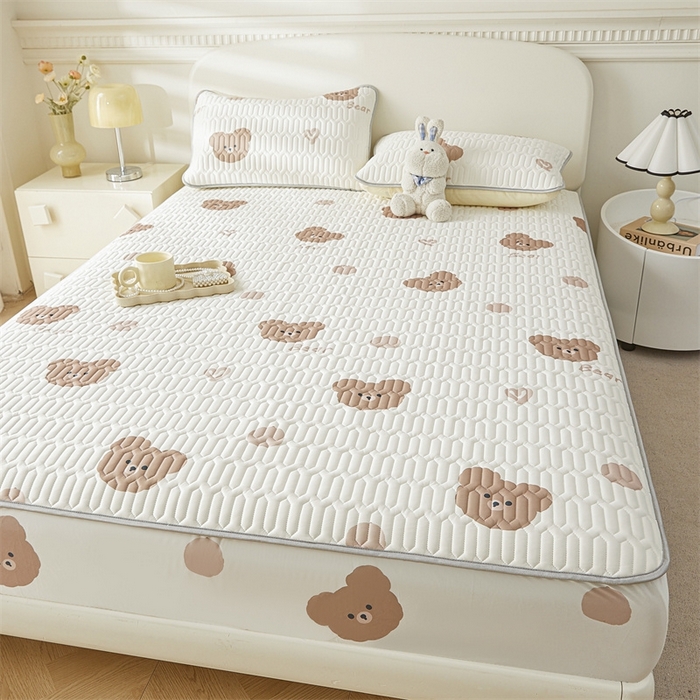 91家纺网 家纺一手货源 找家纺 雯豆2025夏季新品0.4乳胶凉席床笠款三件套凉感丝印花纯色床罩 乳胶床笠-小熊仔1