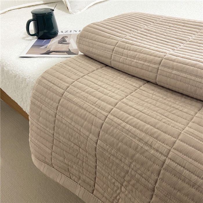 91家纺网 家纺一手货源 找家纺 卡奥家纺 2025新款有氧泡泡纱泡泡棉床盖夏被 卡其