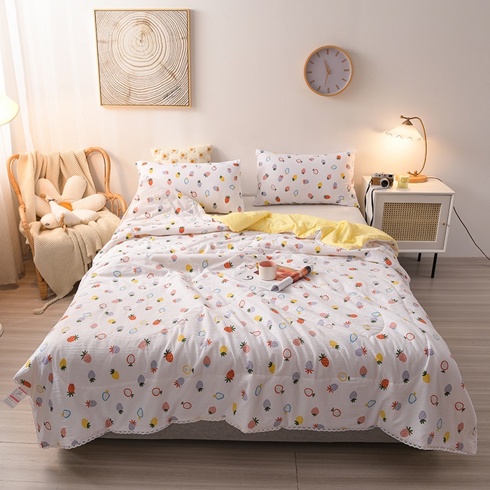 91家纺网 家纺一手货源 找家纺 鑫贝阳 2025新款亲肤水洗棉小花边印花夏被 小草莓