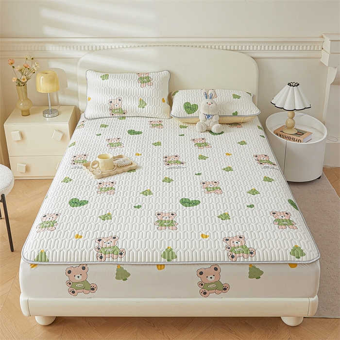 91家纺网 家纺一手货源 找家纺 雯豆2025夏季新品0.4乳胶凉席床笠款三件套凉感丝印花纯色床罩 乳胶床笠-小树熊