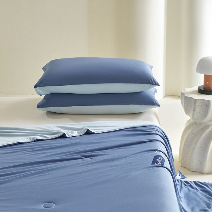 91家纺网 家纺一手货源 找家纺 金爱家2025新款A类高品质冰冰凉雪花冰感凉皮双面加倍透气孔氨纶凉感夏被 冰感凉皮-深蓝海盐（加倍透气）