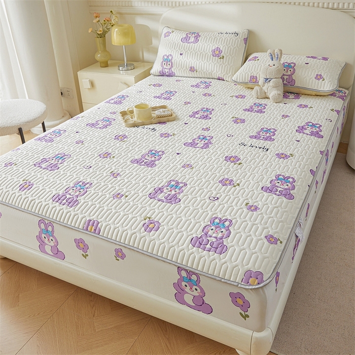 91家纺网 家纺一手货源 找家纺 雯豆2025夏季新品0.4乳胶凉席床笠款三件套凉感丝印花纯色床罩 乳胶床笠-妮娜兔