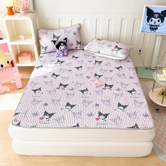 91家纺网 家纺一手货源 找家纺 金爱家2025新款A类三丽鸥高品质可组合凉感丝乳胶席牛奶丝针织棉软糯夏被四件套 乳胶席-紫色梦幻库洛米