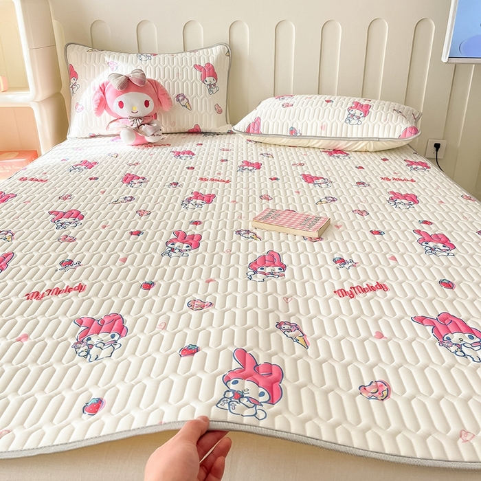 91家纺网 家纺一手货源 找家纺 （总）金爱家2025新款A类三丽鸥高品质可组合凉感丝乳胶席牛奶丝针织棉软糯夏被四件套