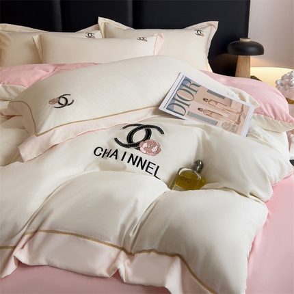 91家纺网 家纺一手货源 找家纺 灰鲸 2025新款轻奢洛可刺绣水洗棉套件系列 洛可-奶昔白+樱花粉