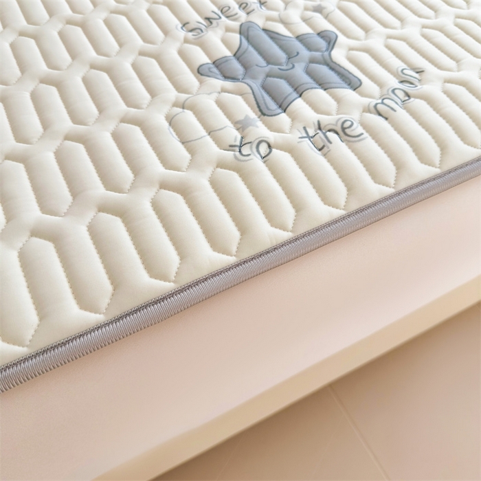 91家纺网 家纺一手货源 找家纺 雯豆2025夏季新品0.4乳胶凉席平铺款三件套凉感丝小清新印花席梦思床罩 乳胶凉席-简约星辰1