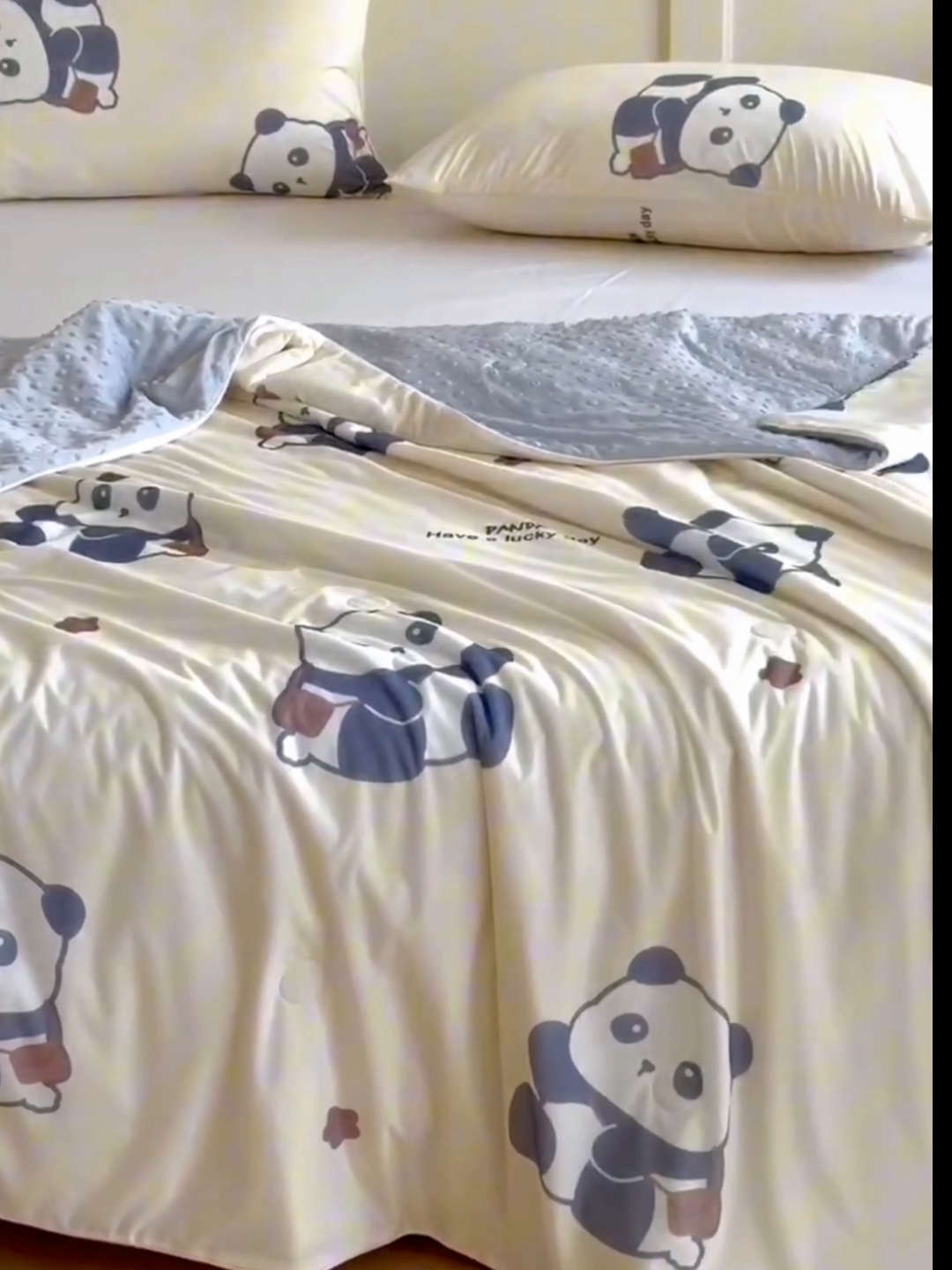 91家纺网 家纺一手货源 找家纺 绒梦里 2025新款A类小凉皮凉感冰豆豆夏被空调被 熊宝
