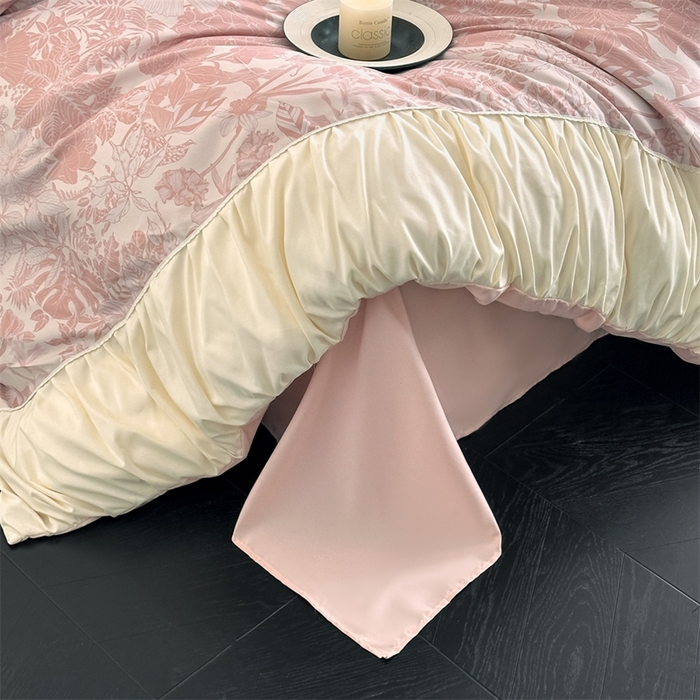 91家纺网 家纺一手货源 找家纺 一左一右2025春夏新款法式少女风数码印花褶皱花边水洗棉磨毛四件套 浪漫少女-粉