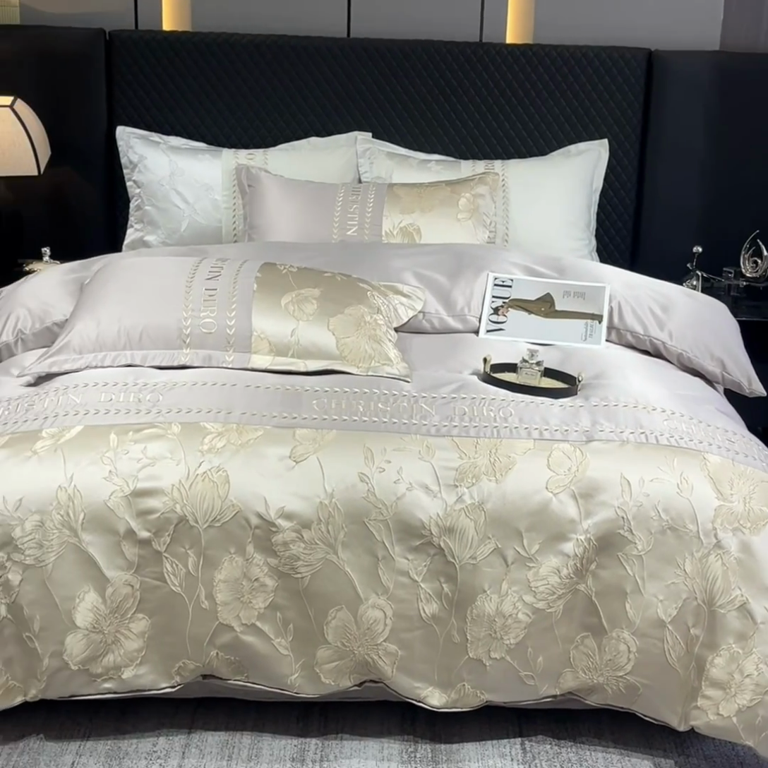 91家纺网 家纺一手货源 找家纺 艾米家居 2025新款轻奢浮雕系列水洗真丝凉感丝四件套 香槟蝴蝶花